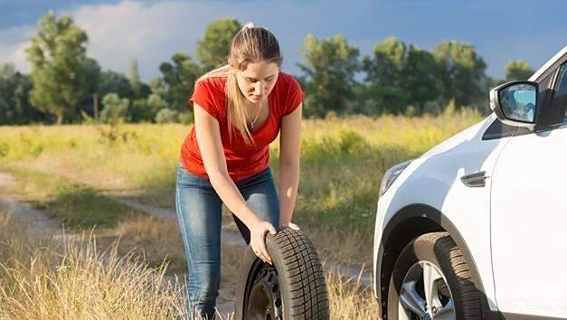 车胎高速上爆了怎么办_高速上爆胎怎么办打什么电话_高速上爆胎扣分吗