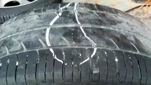 高速车前轮爆胎怎么办_高速前轮爆胎亲身经历_高速公路前轮爆胎