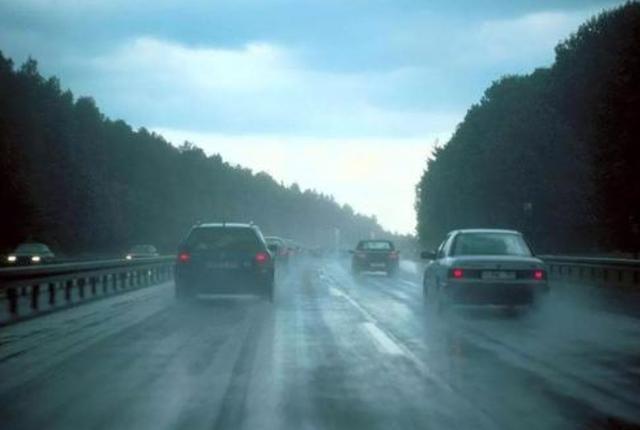 高速车没油交警怎么处罚_车子在高速没有油了怎么办_高速路车子没油怎么处理